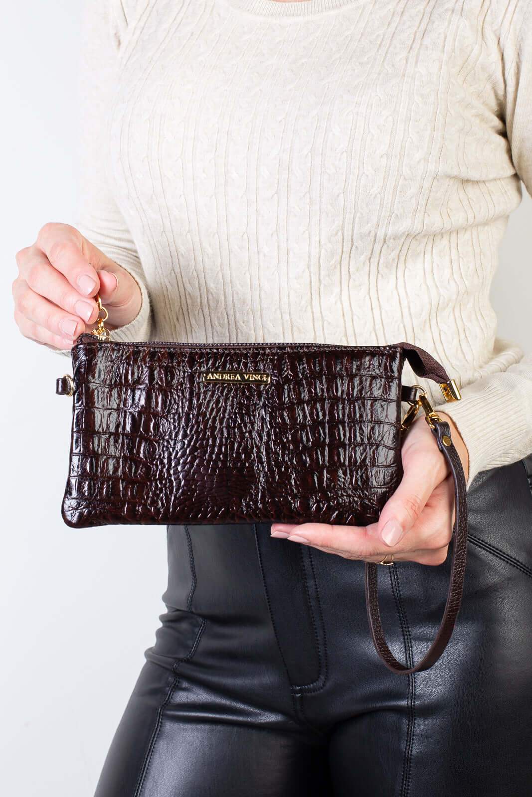 Bolsa transversal pequena de couro croco Tayná - Enluaze