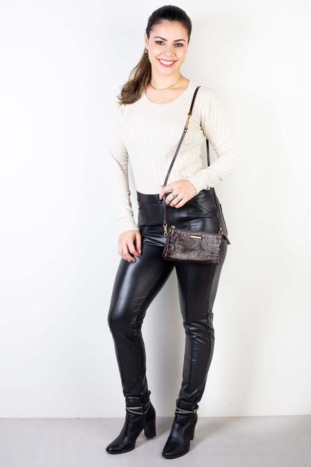 Bolsa transversal pequena de couro croco Tayná - Enluaze