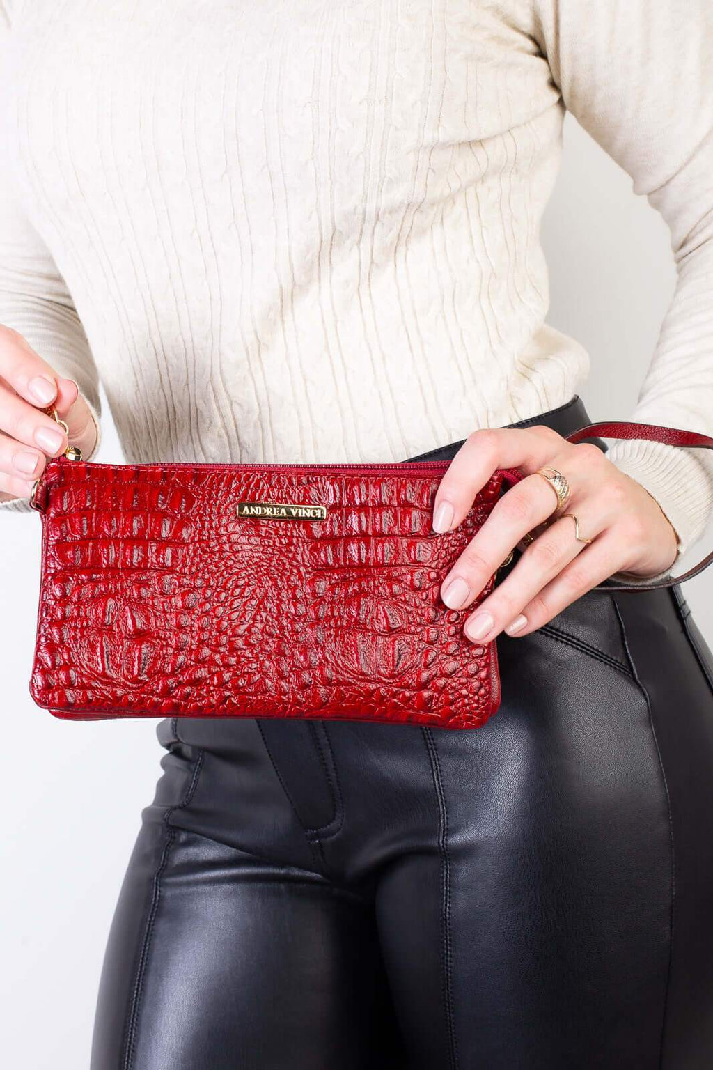 Bolsa transversal pequena de couro croco Tayná - Enluaze