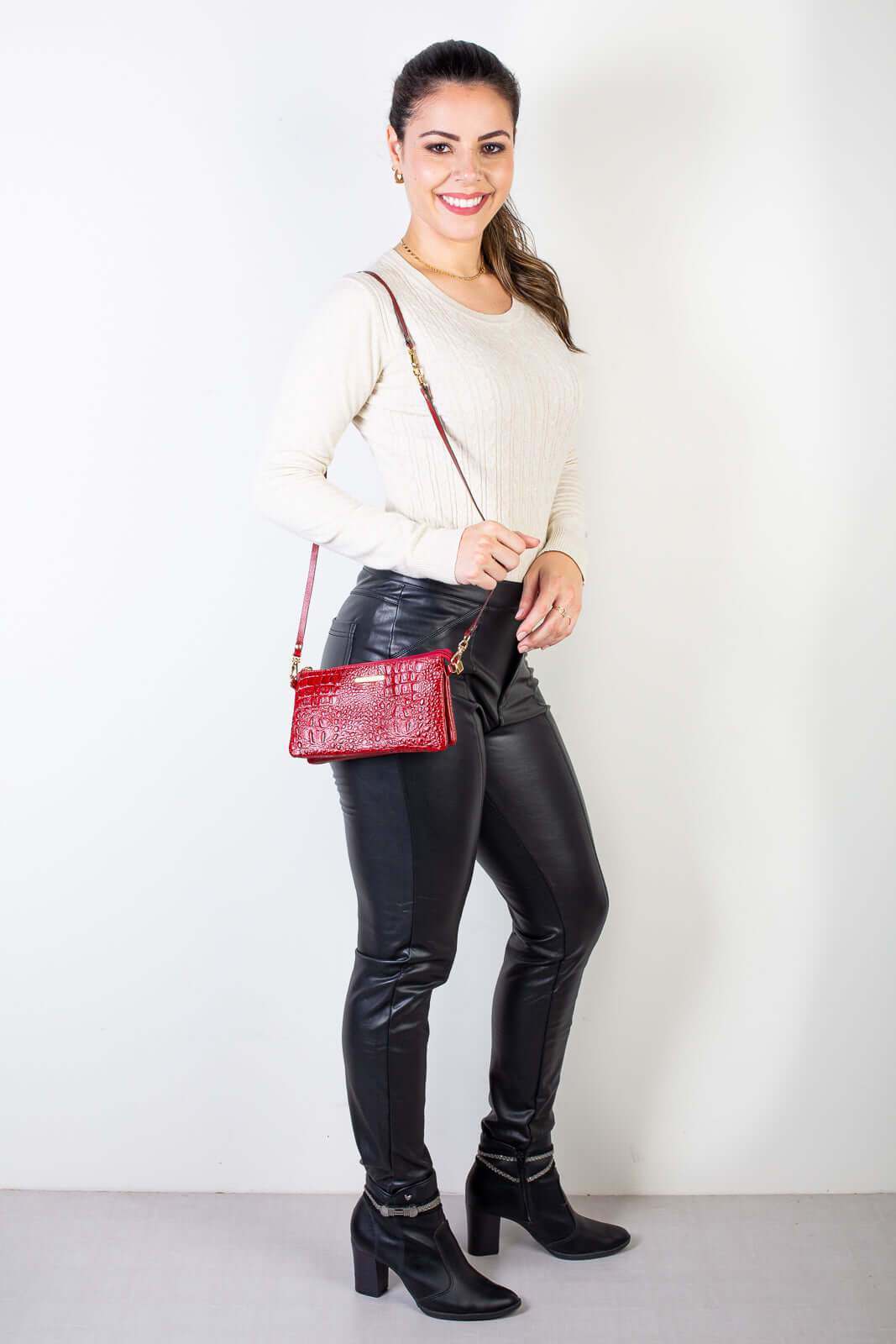 Bolsa transversal pequena de couro croco Tayná - Enluaze