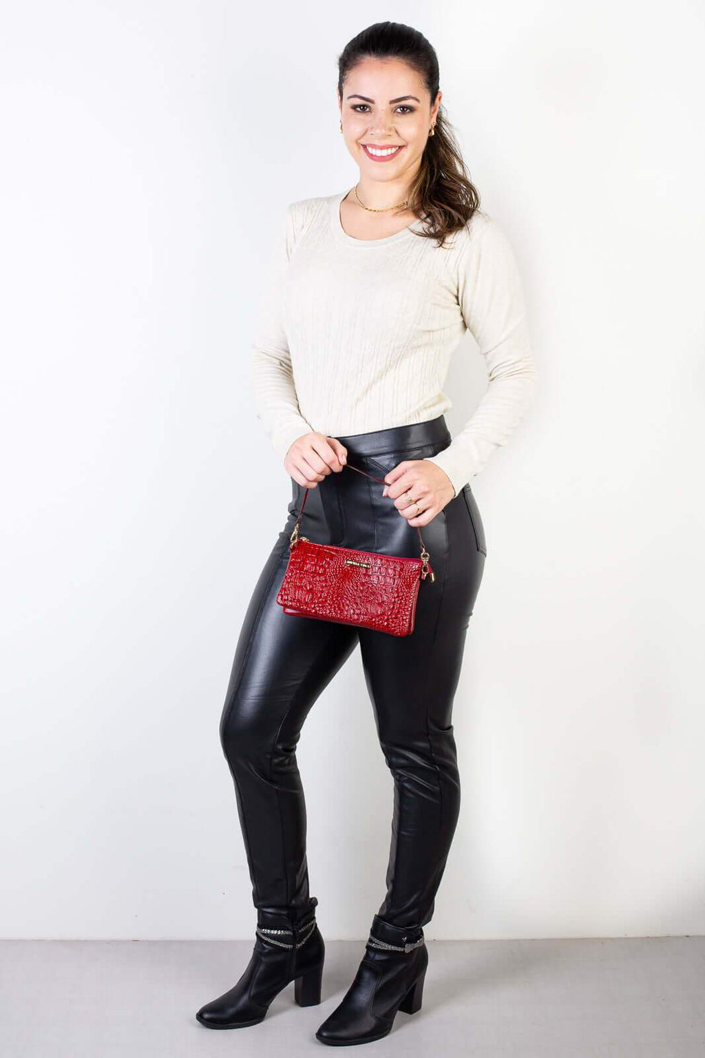 Bolsa transversal pequena de couro croco Tayná - Enluaze