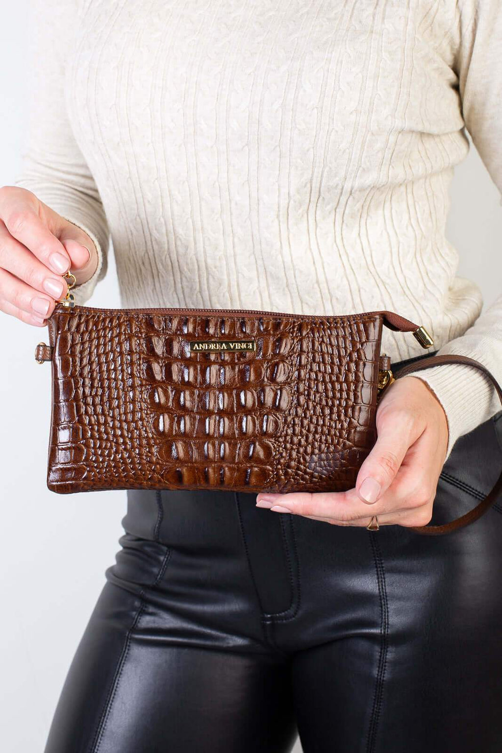 Bolsa transversal pequena de couro croco Tayná - Enluaze