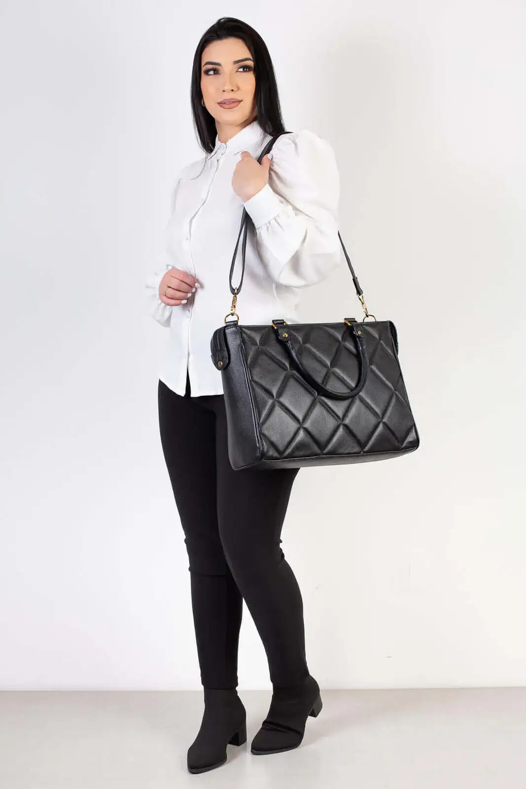 Pasta feminina de couro liso Esther - Enluaze