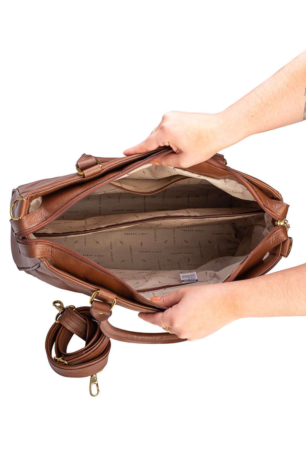 Pasta feminina de couro liso Esther - Enluaze