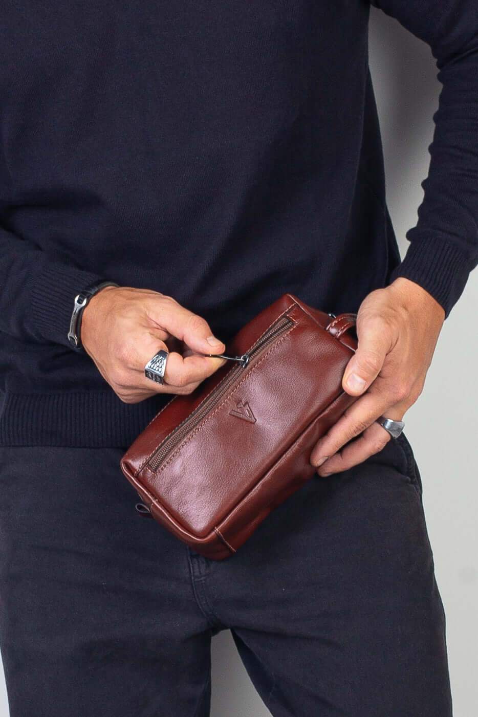 Necessaire masculina em couro italiano Daily 10x20x8cm - Enluaze