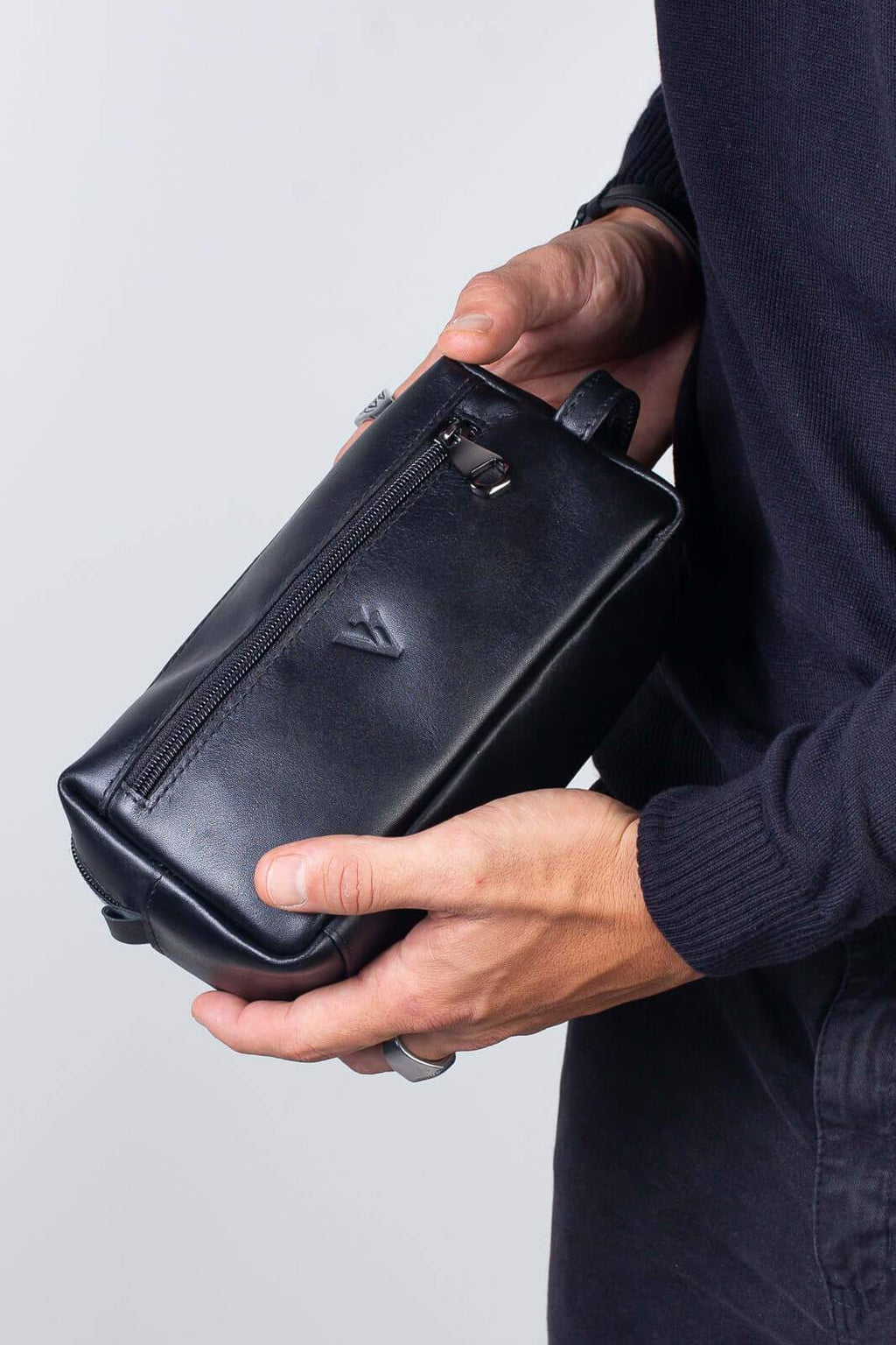 Necessaire masculina em couro italiano Daily 10x20x8cm - Enluaze