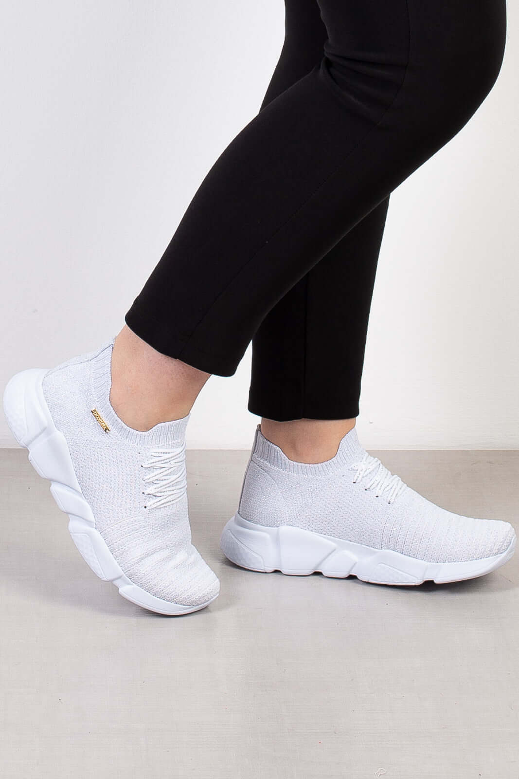 Tênis de malha com brilho e cadarço 2305 - Enluaze