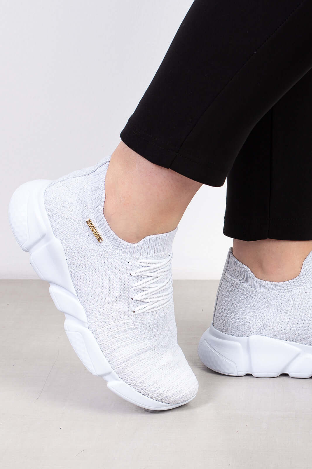 Tênis de malha com brilho e cadarço 2305 - Enluaze