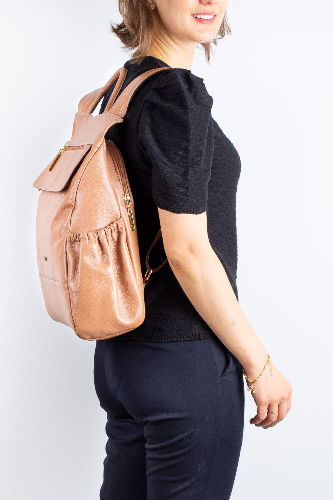 Mochila antifurto de couro liso Suelen