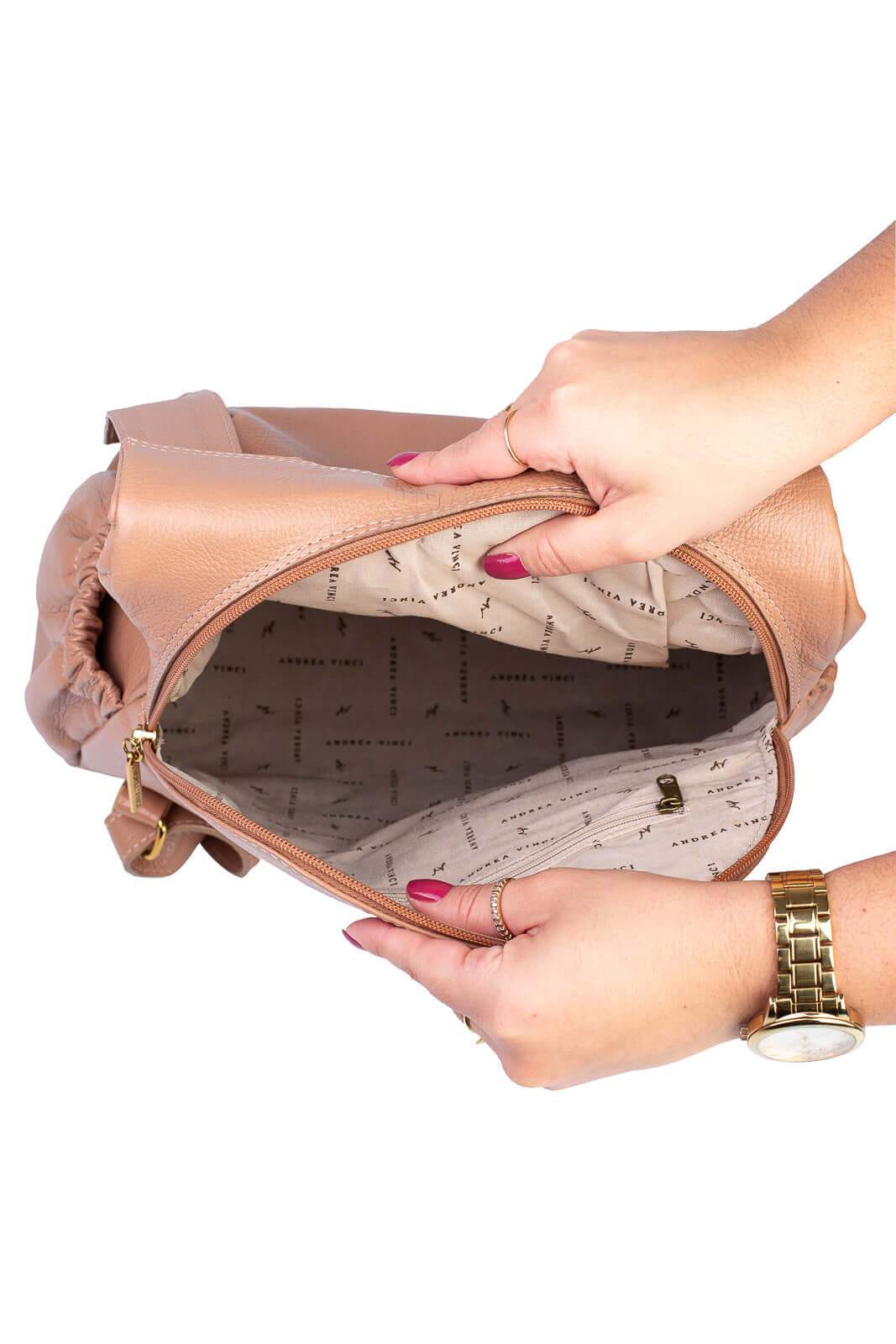 Mochila antifurto de couro liso Suelen - Enluaze