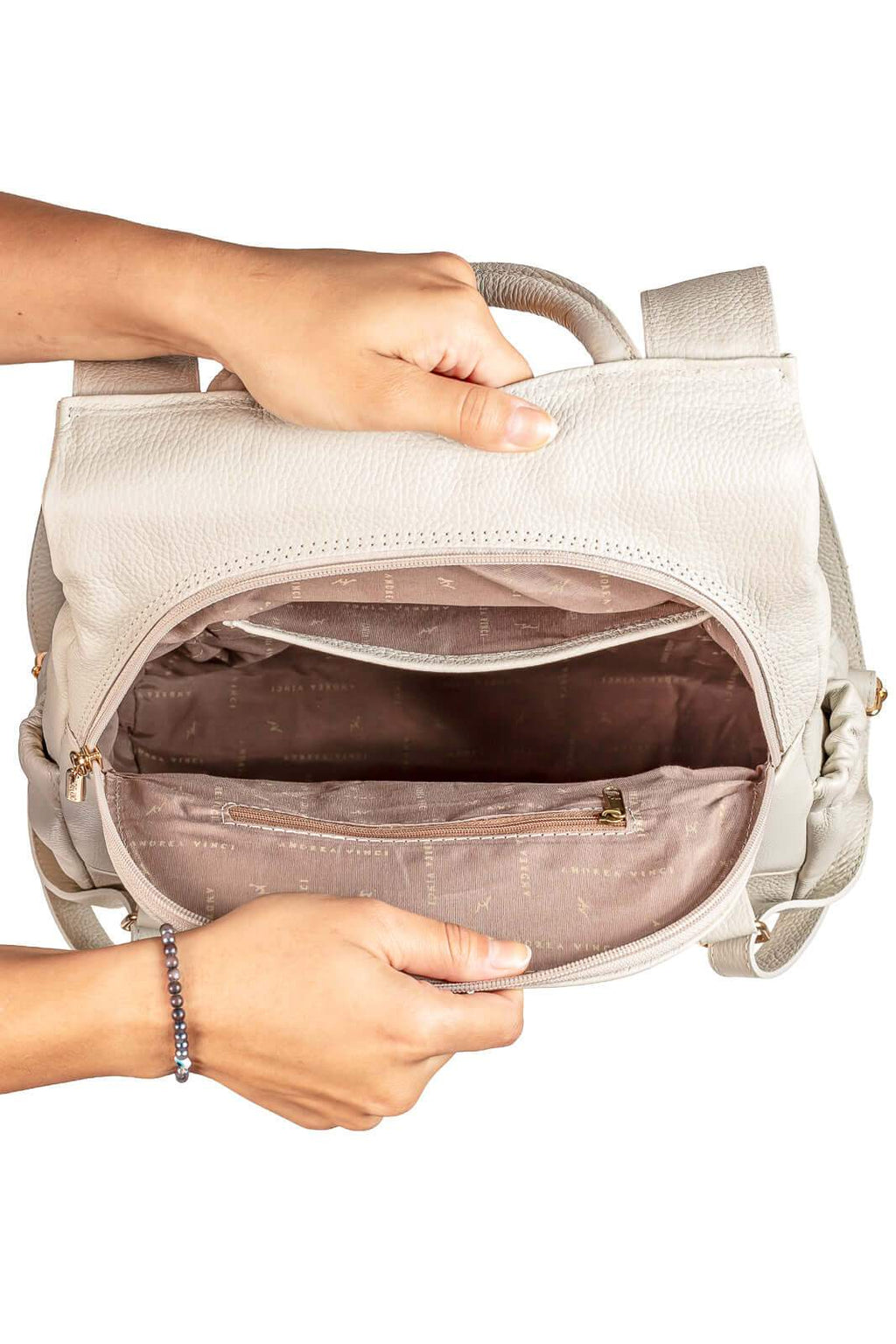 Mochila antifurto de couro liso Suelen - Enluaze