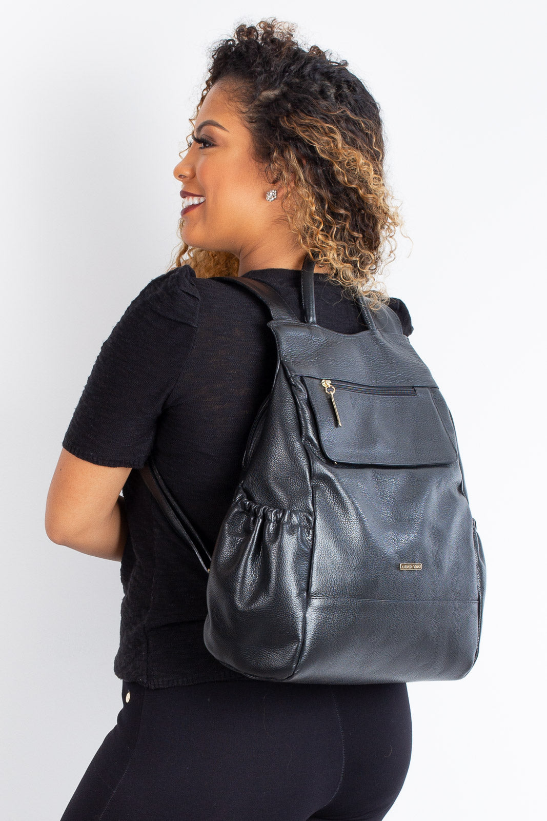 Mochila antifurto de couro liso Suelen