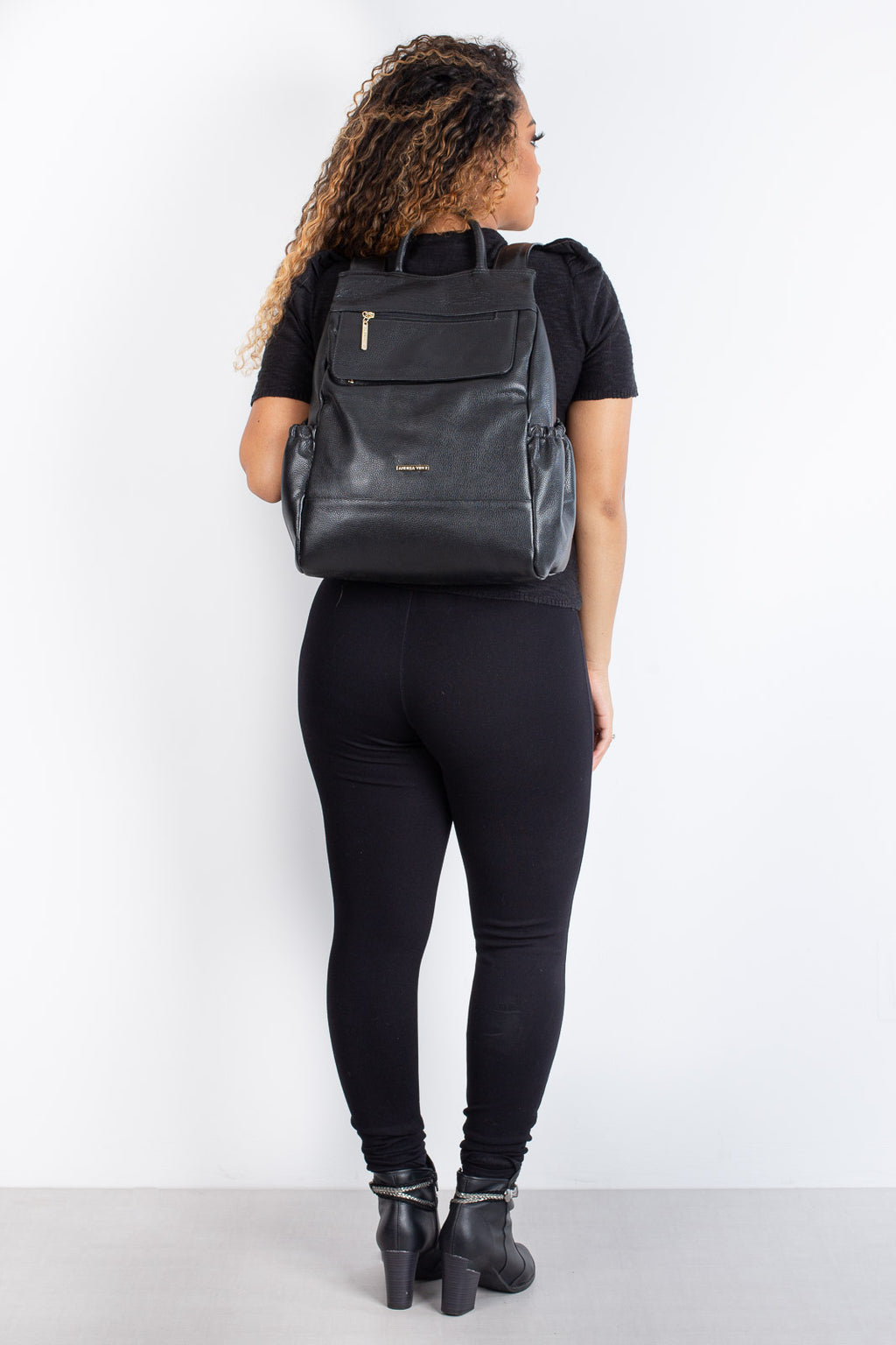 Mochila antifurto de couro liso Suelen