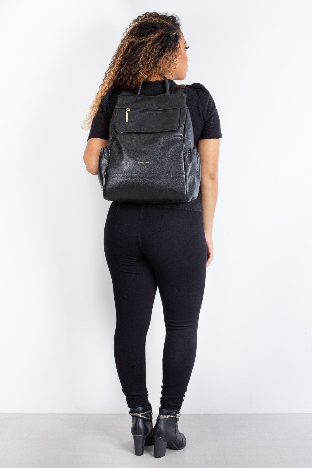 Mochila antifurto de couro liso Suelen