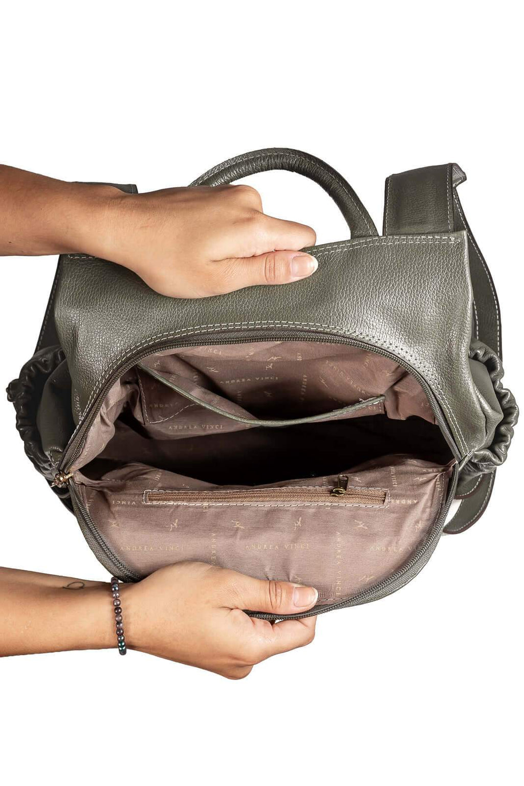 Mochila antifurto de couro liso Suelen - Enluaze