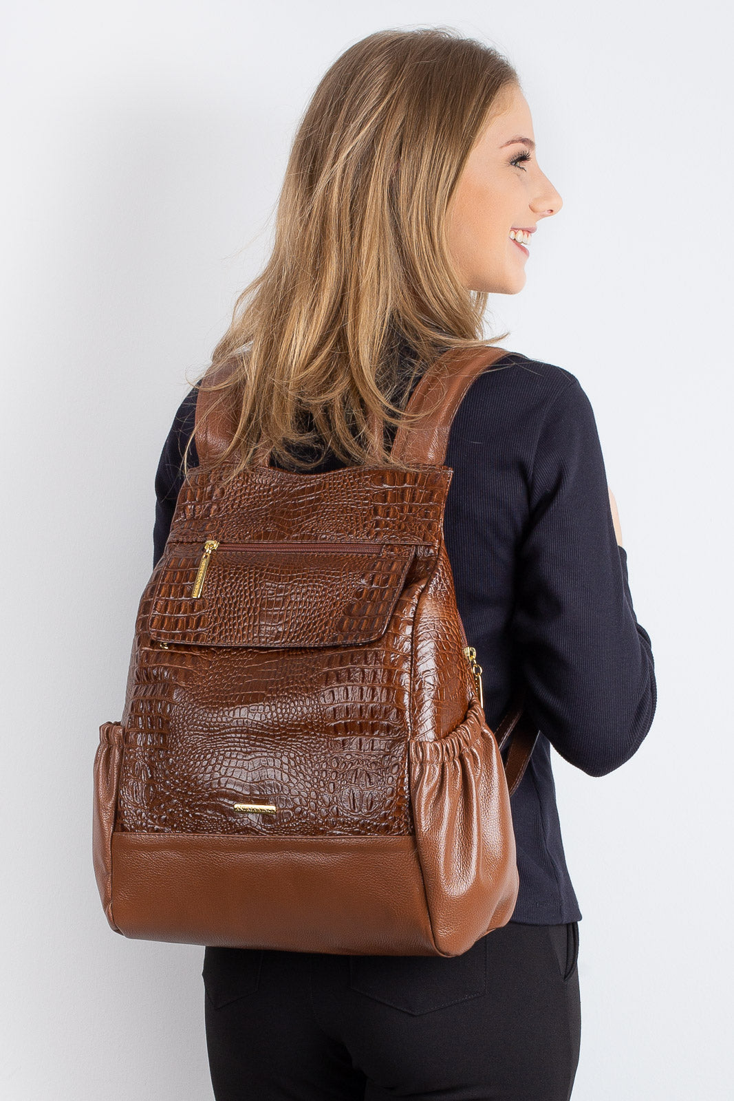 Mochila antifurto de couro croco Suelen