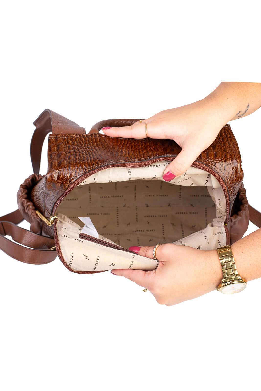 Mochila antifurto de couro croco Suelen - Enluaze