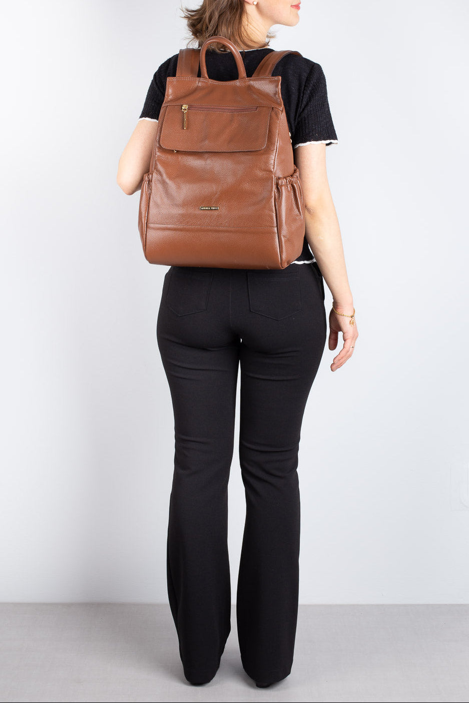 Mochila antifurto de couro liso Suelen