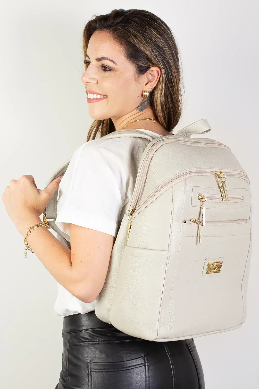 Mochila grande de couro liso Marcela - Enluaze