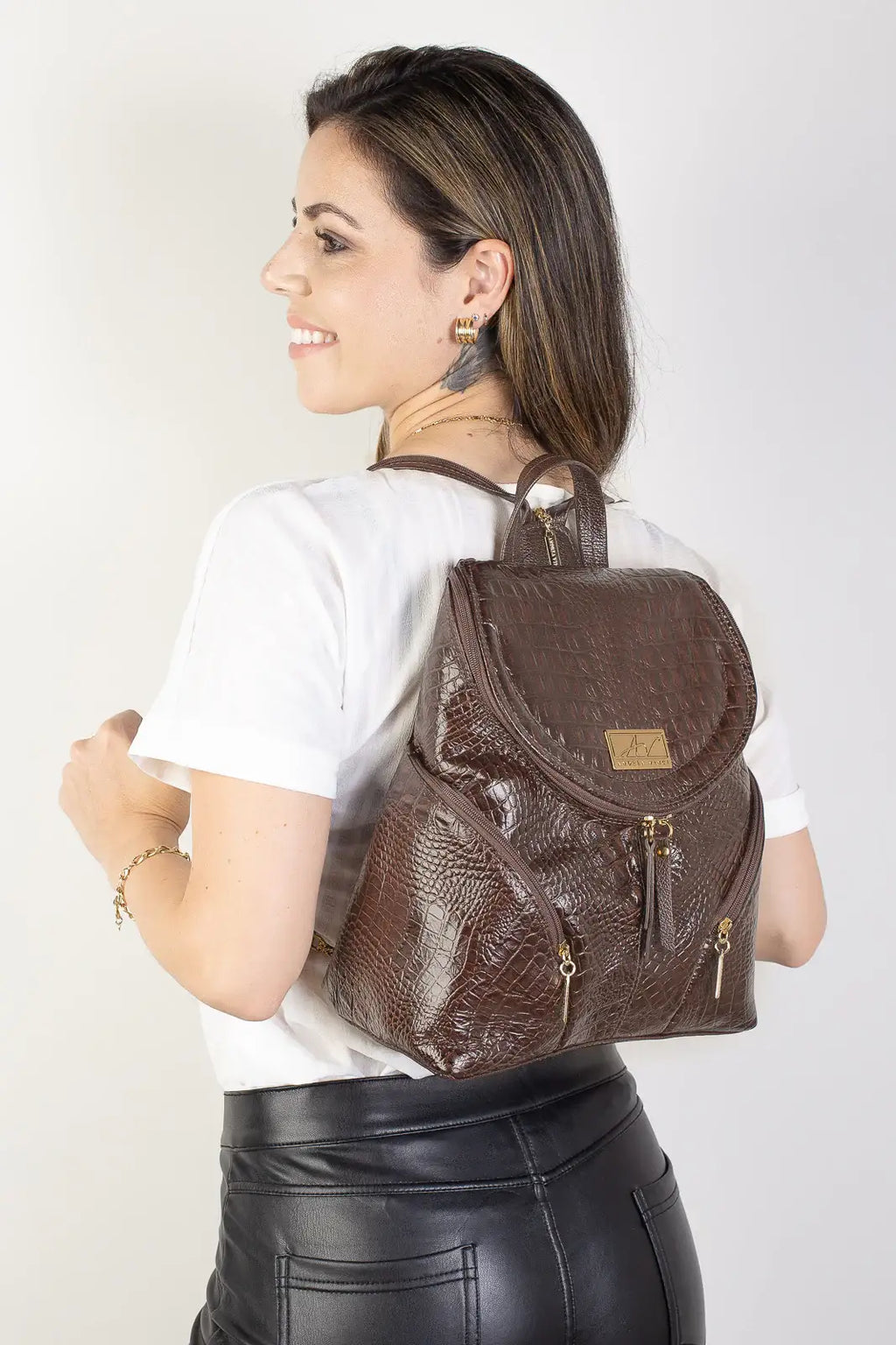 Mochila pequena de couro croco Cecília - Enluaze