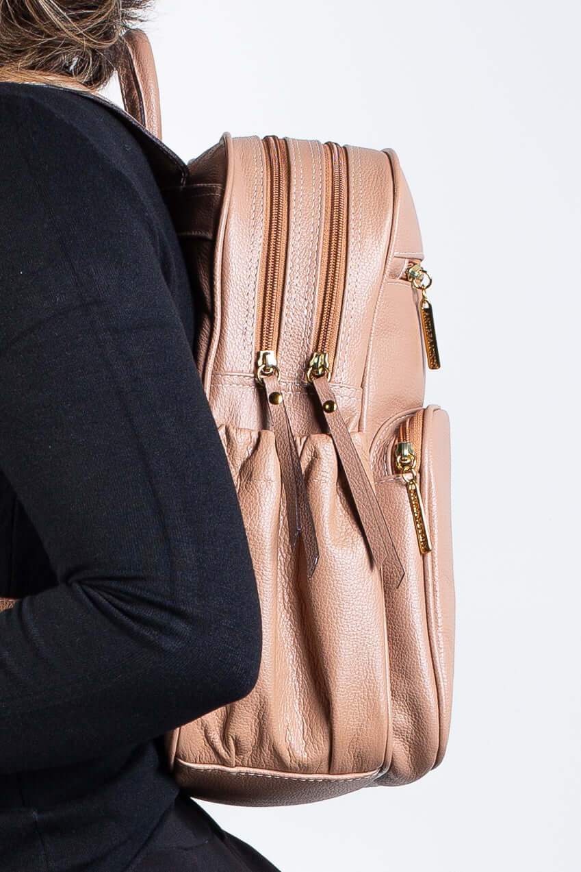 Mochila feminina de couro liso Zaya - Enluaze