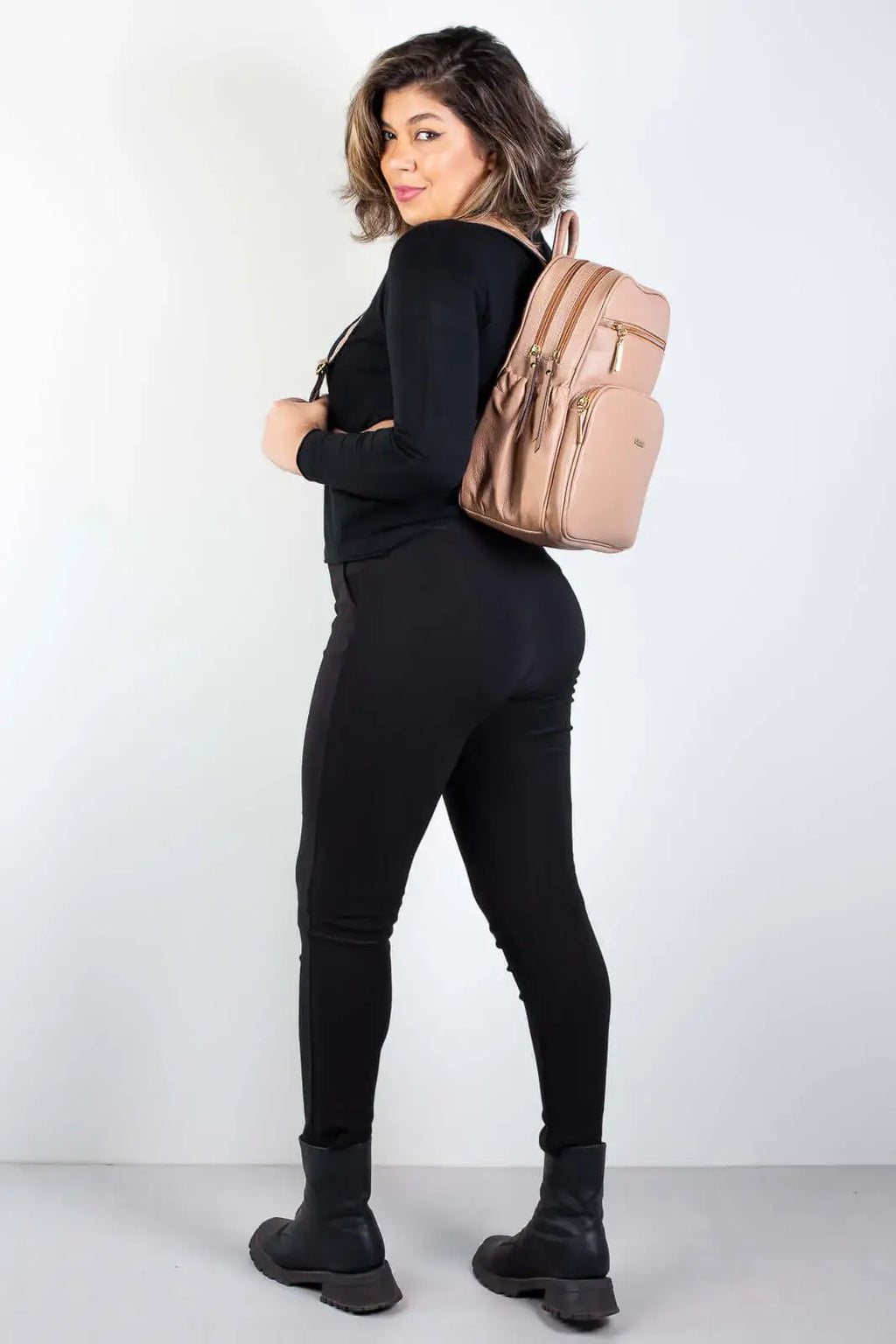 Mochila feminina de couro liso Zaya - Enluaze