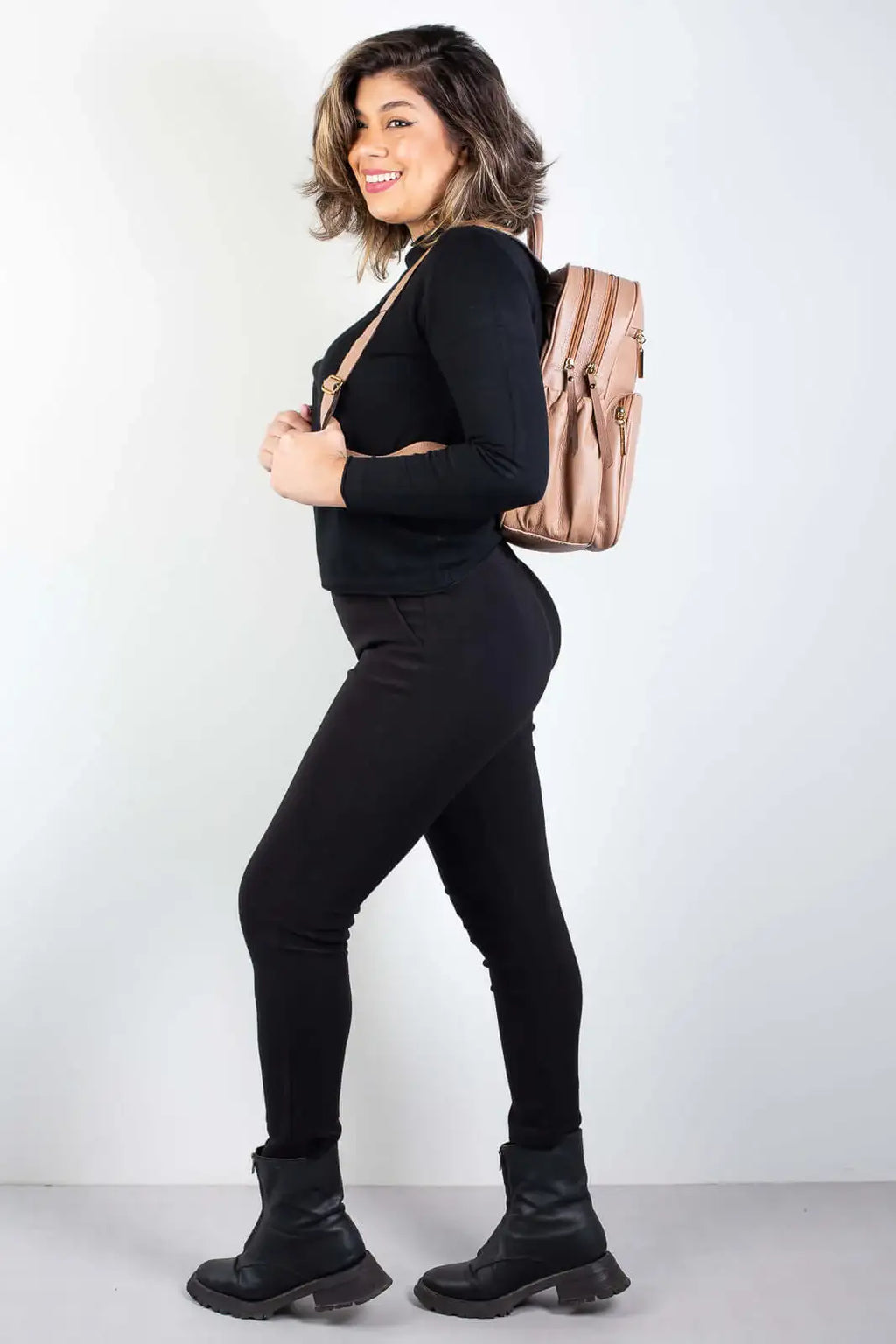 Mochila feminina de couro liso Zaya - Enluaze