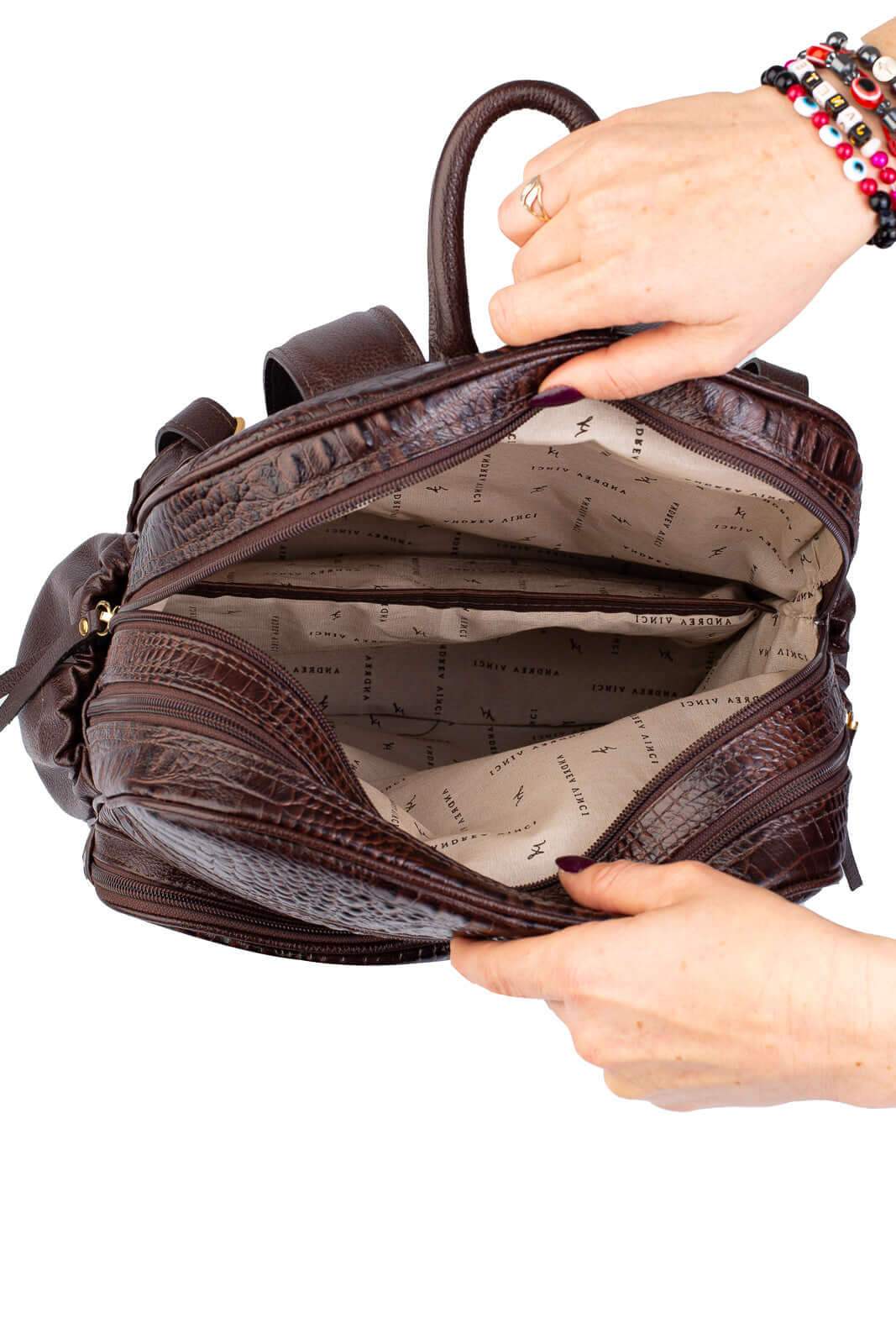 Mochila feminina de couro croco Zaya - Enluaze