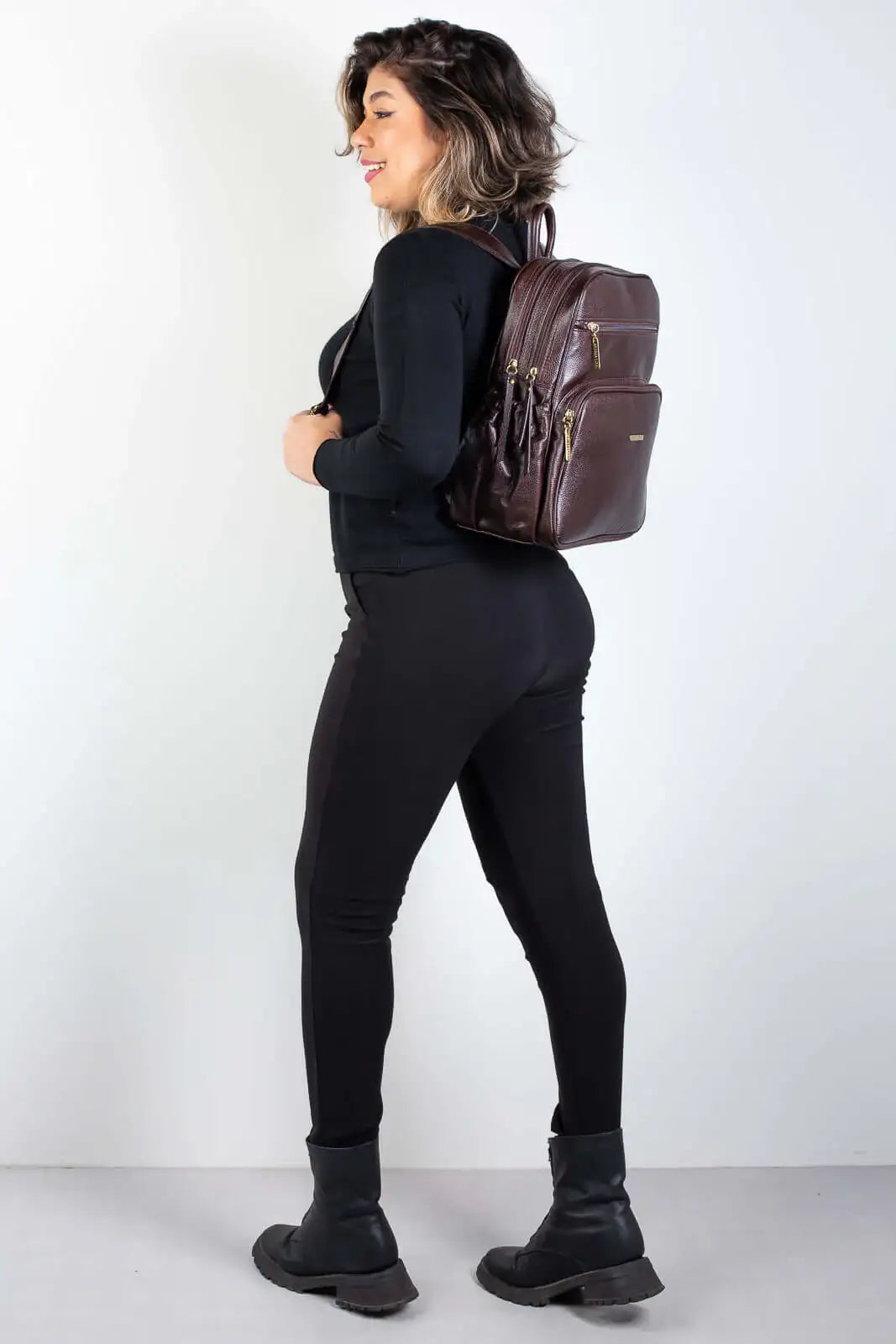 Mochila feminina de couro liso Zaya - Enluaze