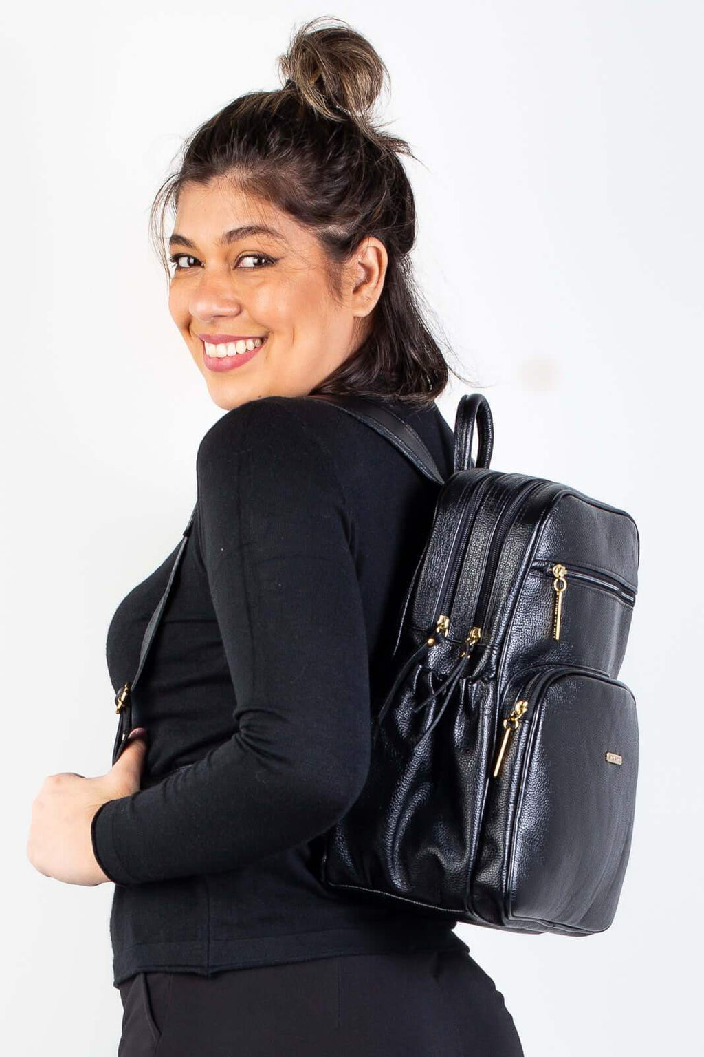 Mochila feminina de couro liso Zaya - Enluaze