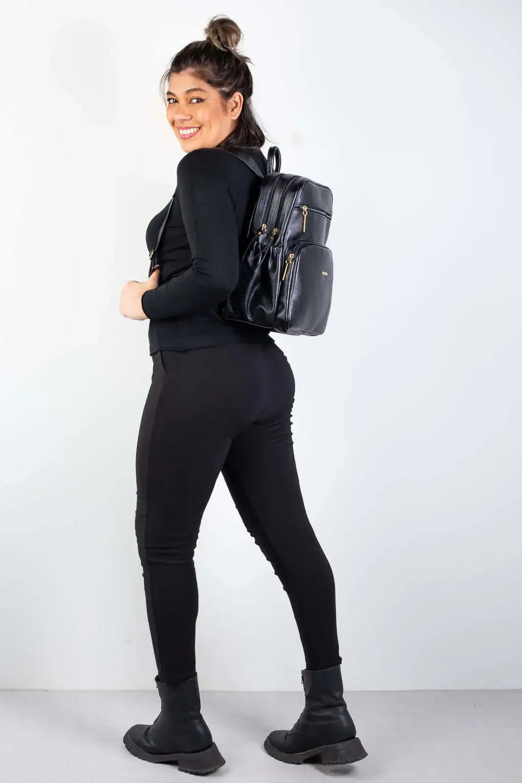 Mochila feminina de couro liso Zaya - Enluaze