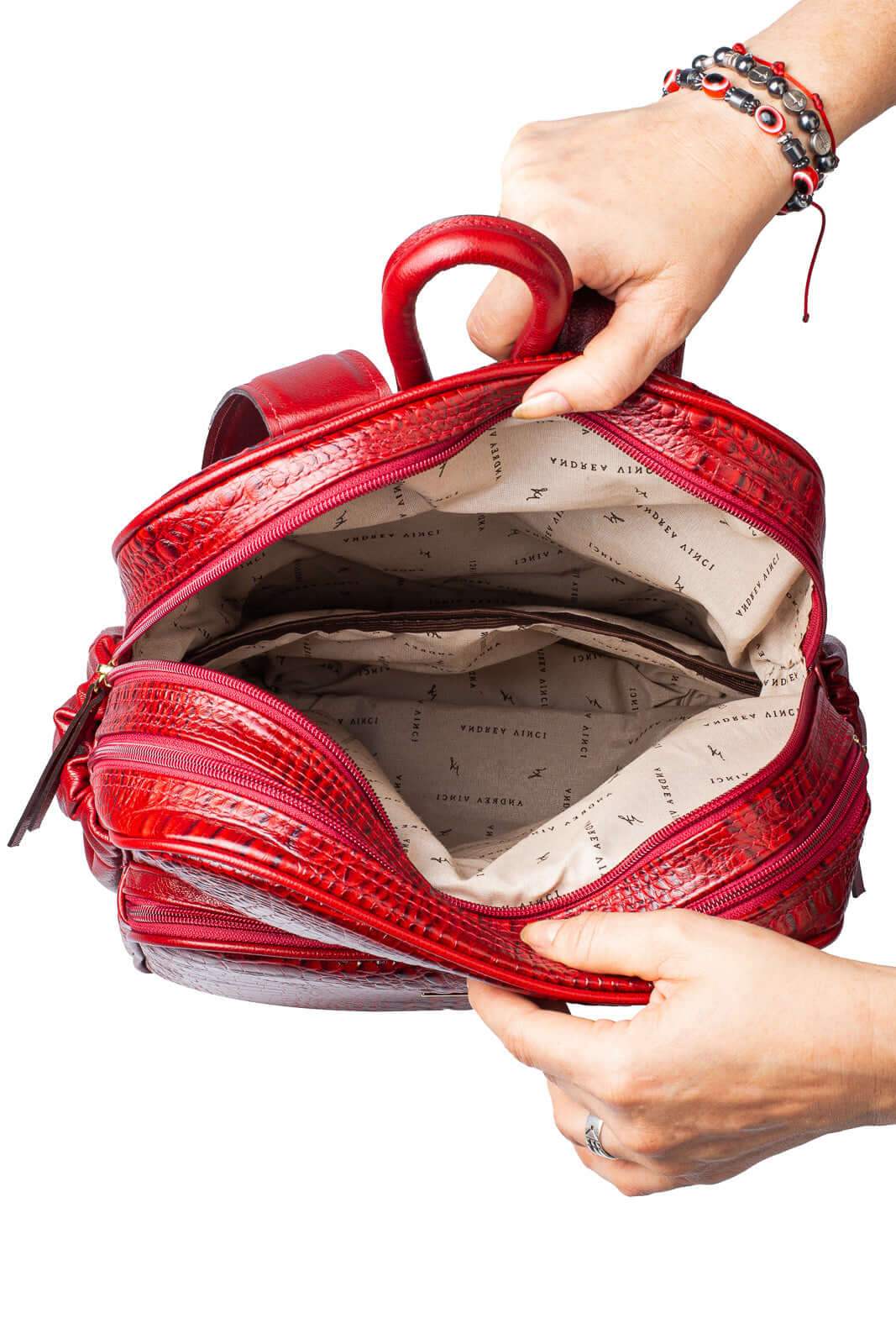 Mochila feminina de couro croco Zaya - Enluaze