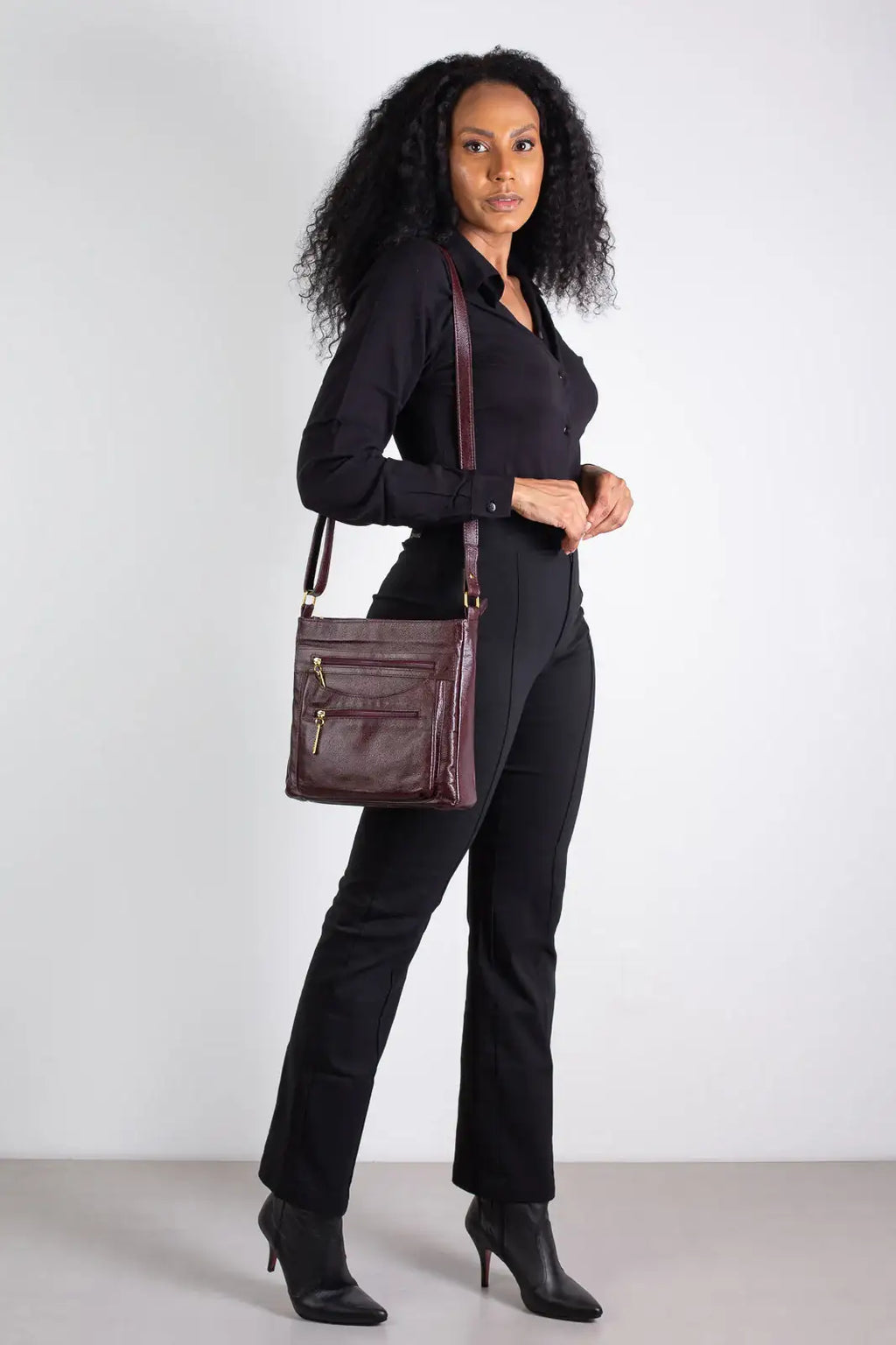 Bolsa tiracolo em couro liso Thais - Enluaze