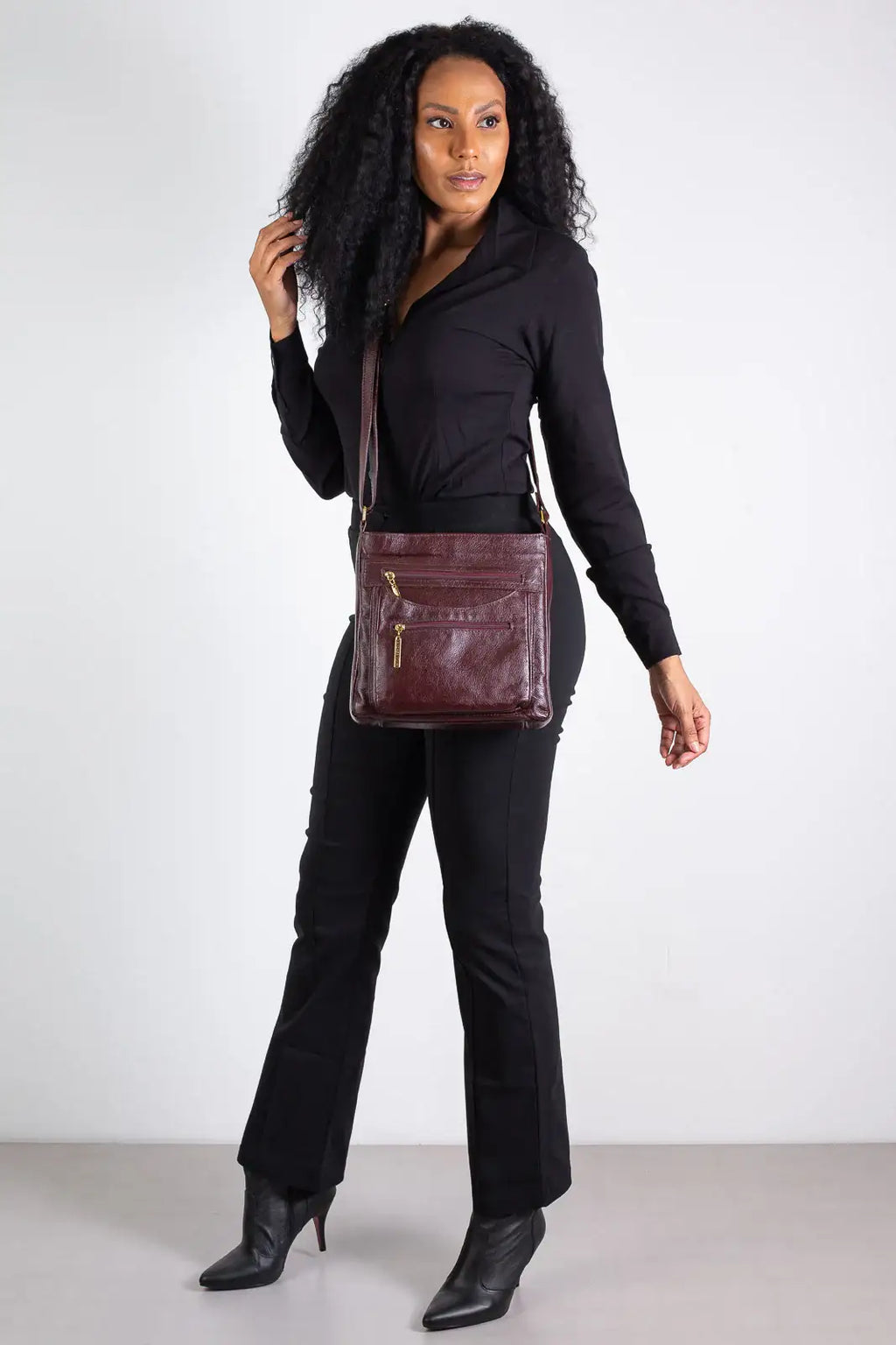 Bolsa tiracolo em couro liso Thais - Enluaze