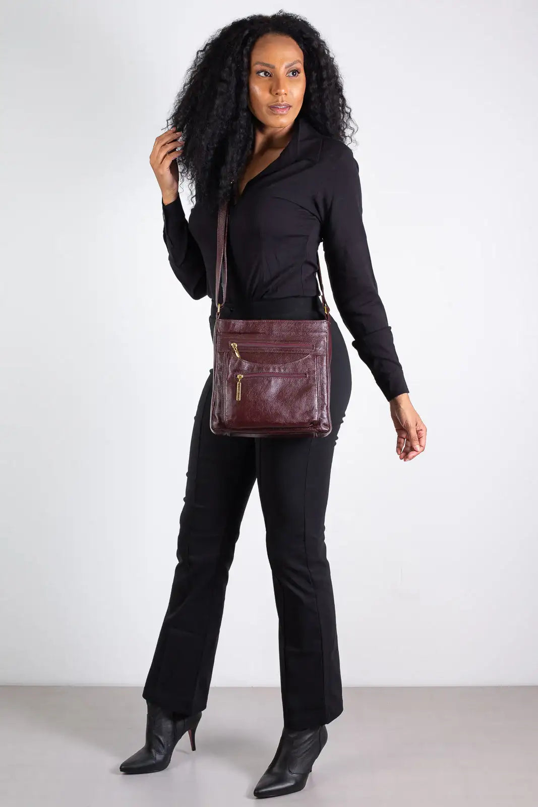 Bolsa tiracolo em couro liso Thais - Enluaze