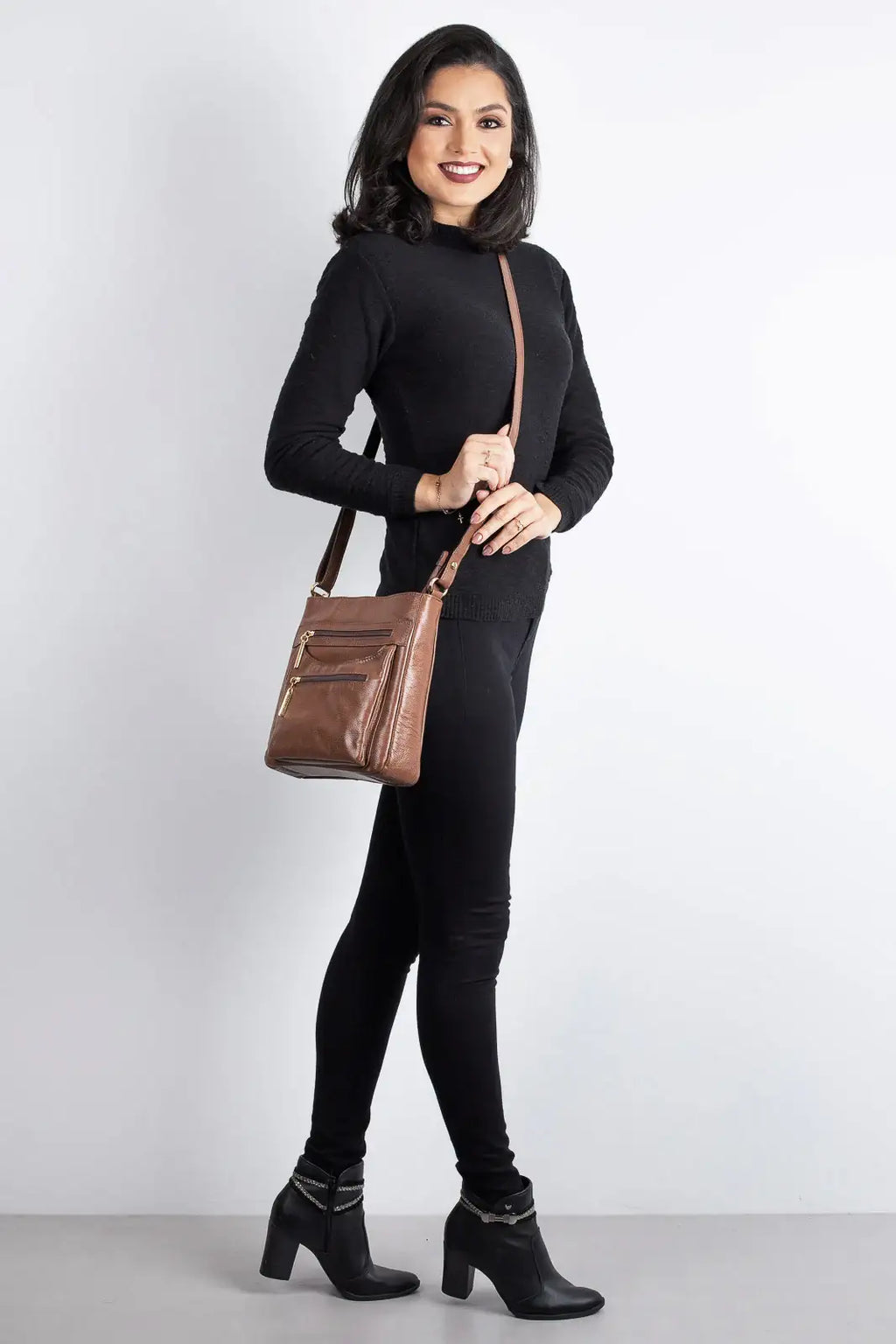 Bolsa tiracolo em couro liso Thais - Enluaze