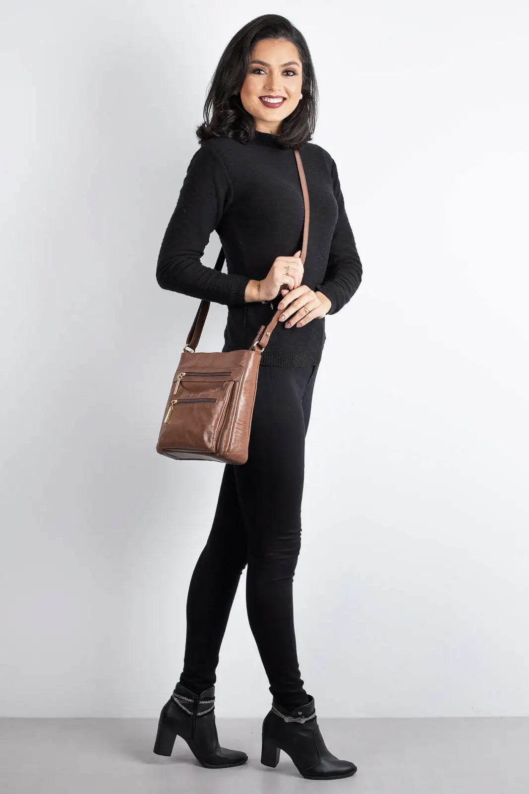 Bolsa tiracolo em couro liso Thais - Enluaze