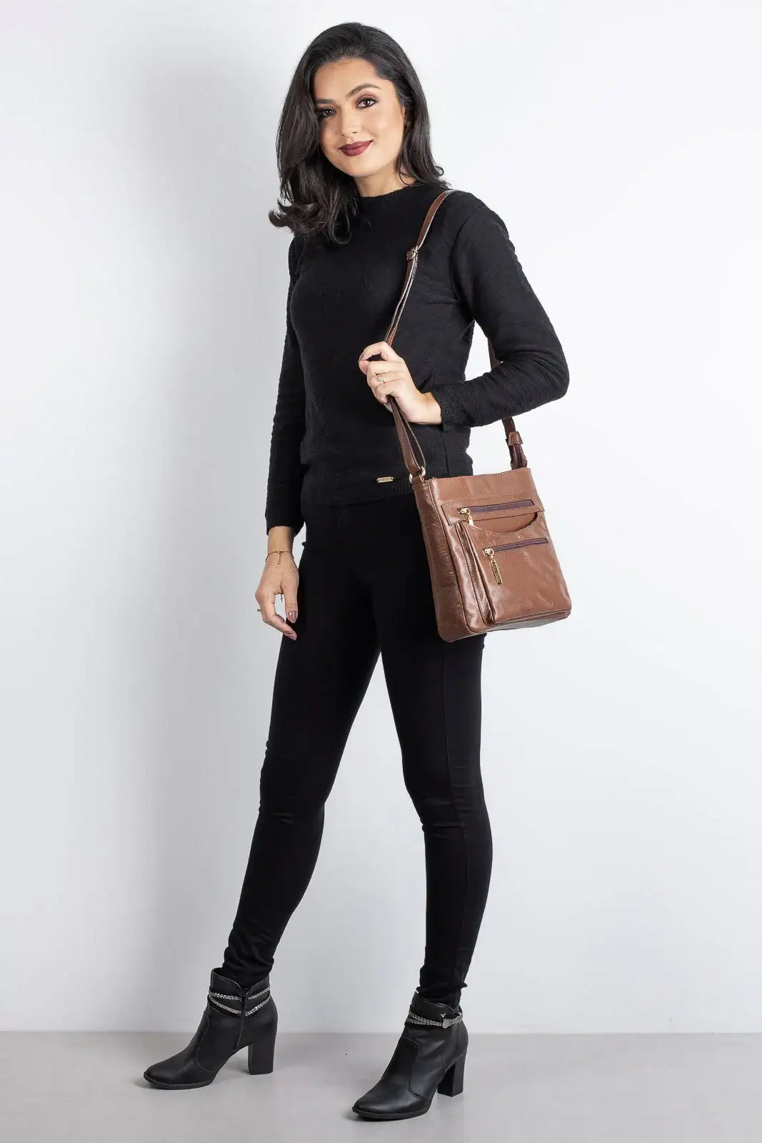 Bolsa tiracolo em couro liso Thais - Enluaze