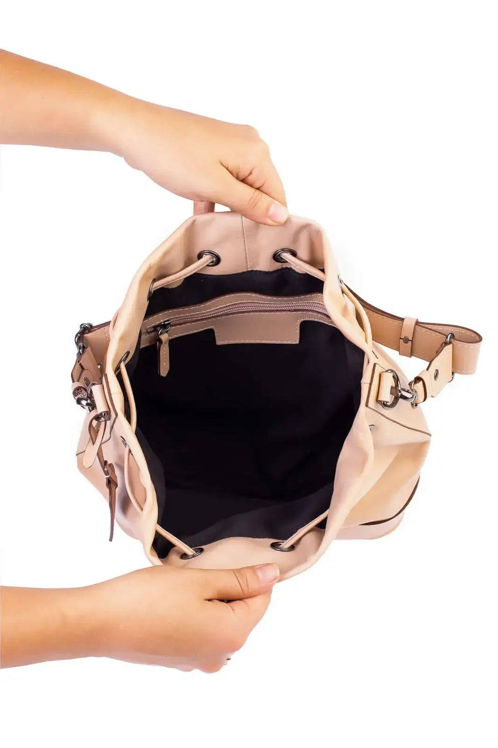 Bolsa saco em couro liso Naiara - Enluaze