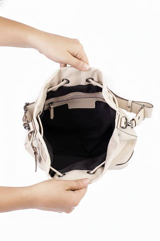 Bolsa saco em couro liso Naiara