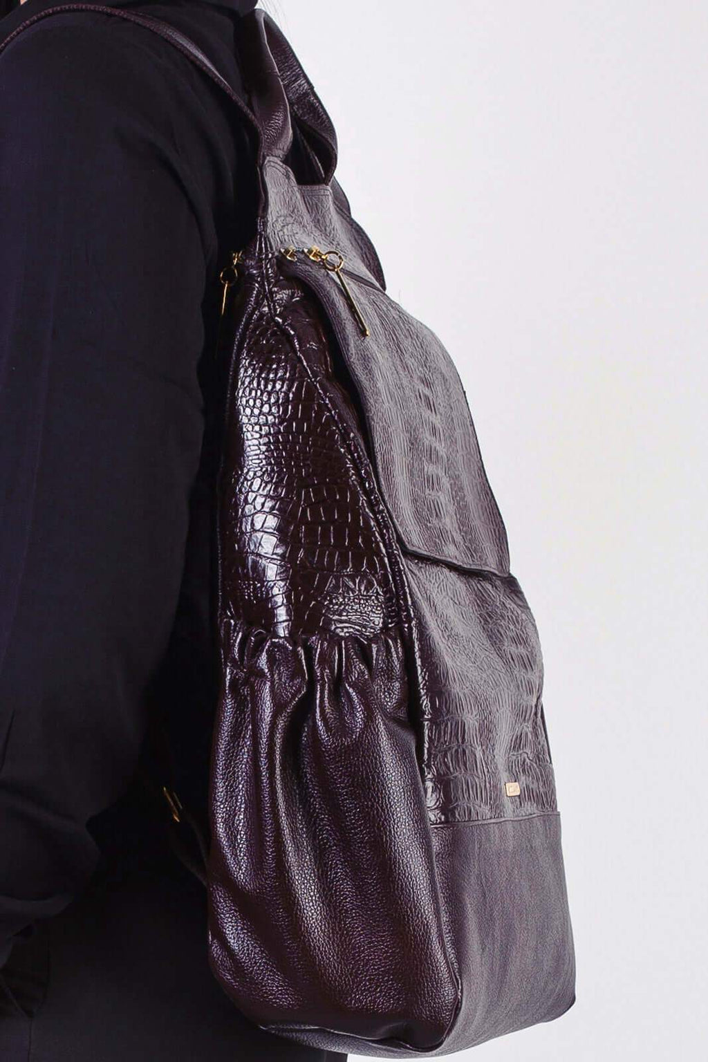 Mochila antifurto grande de couro croco Suzana - Enluaze