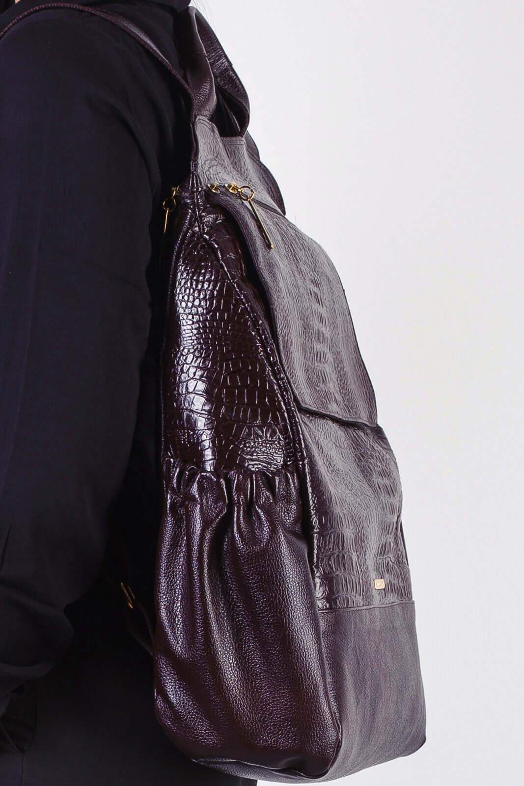Mochila antifurto grande de couro croco Suzana - Enluaze