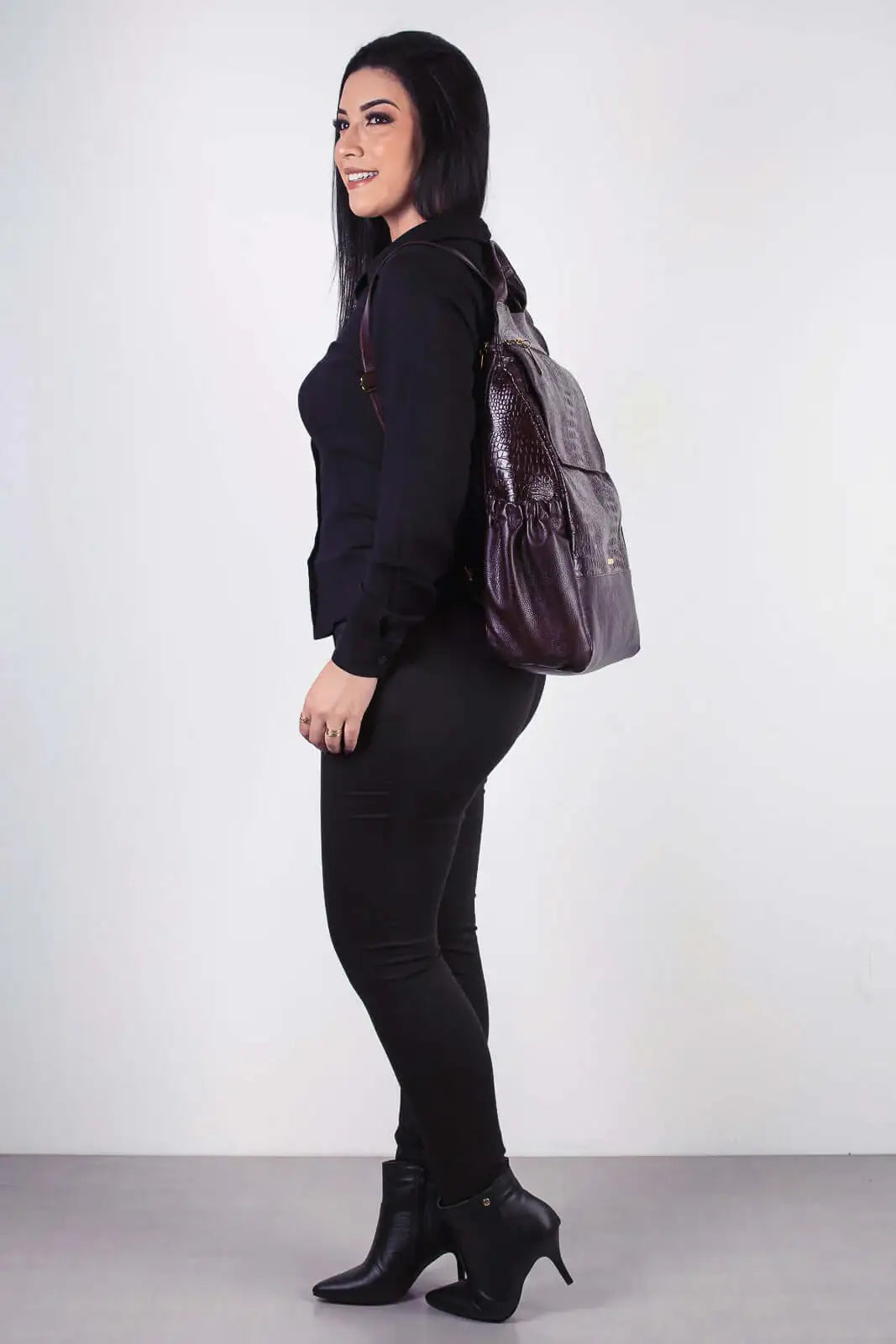 Mochila antifurto grande de couro croco Suzana - Enluaze