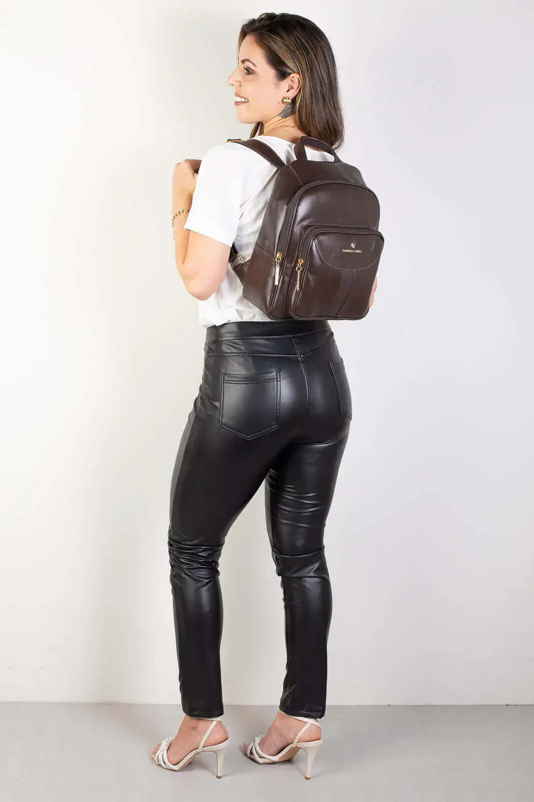 Mochila pequena feminina em couro italiano Angelina - Enluaze