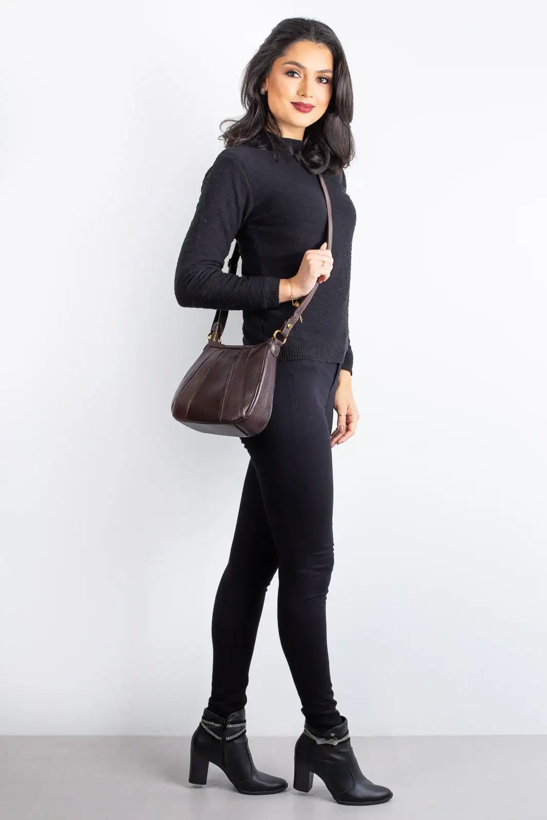 Bolsa transversal em couro liso Greice - Enluaze