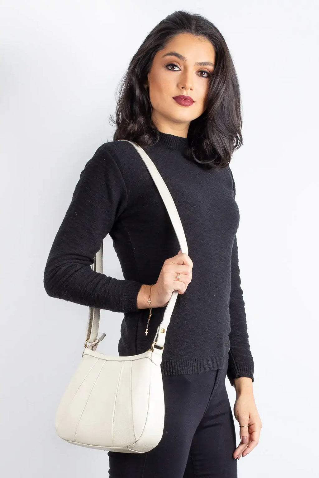 Bolsa transversal em couro liso Greice - Enluaze