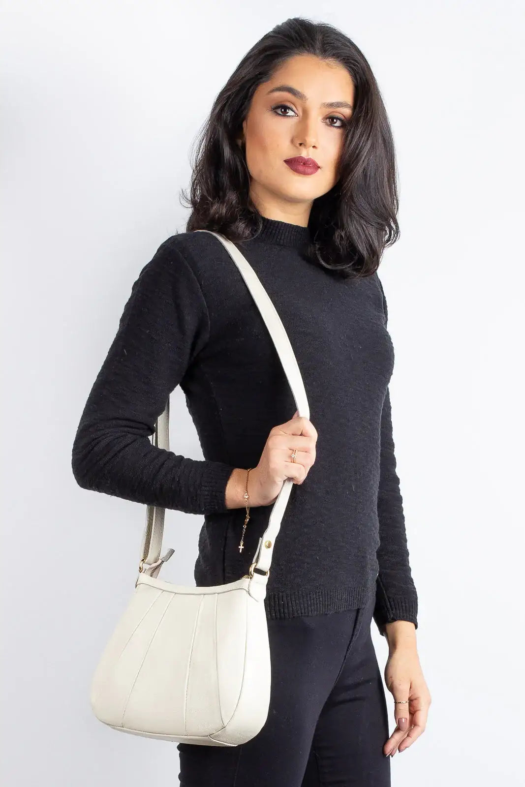 Bolsa transversal em couro liso Greice - Enluaze