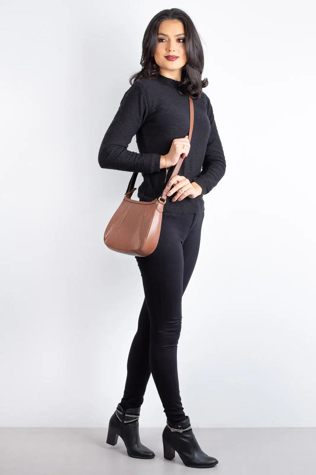 Bolsa transversal em couro liso Greice - Enluaze