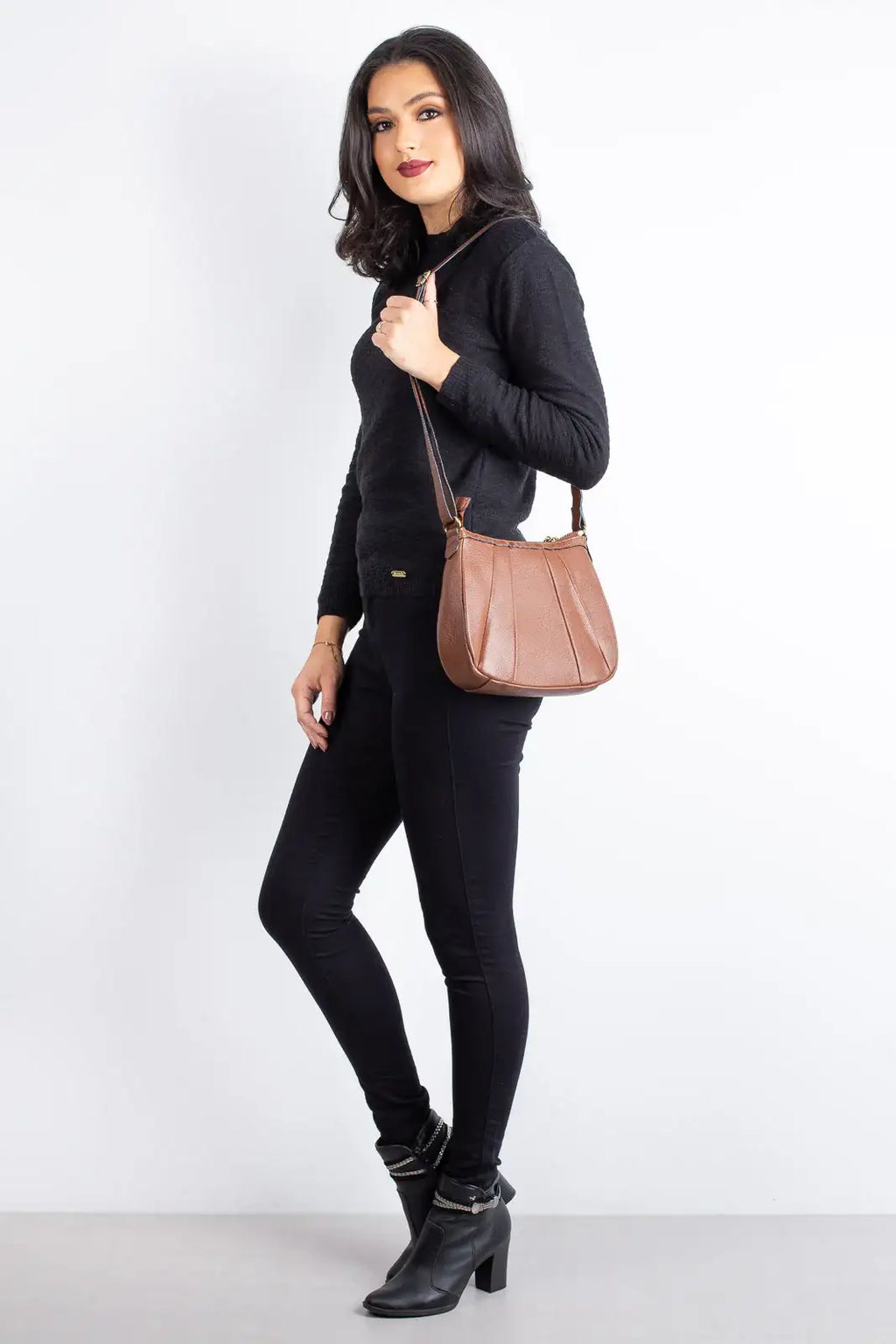 Bolsa transversal em couro liso Greice - Enluaze