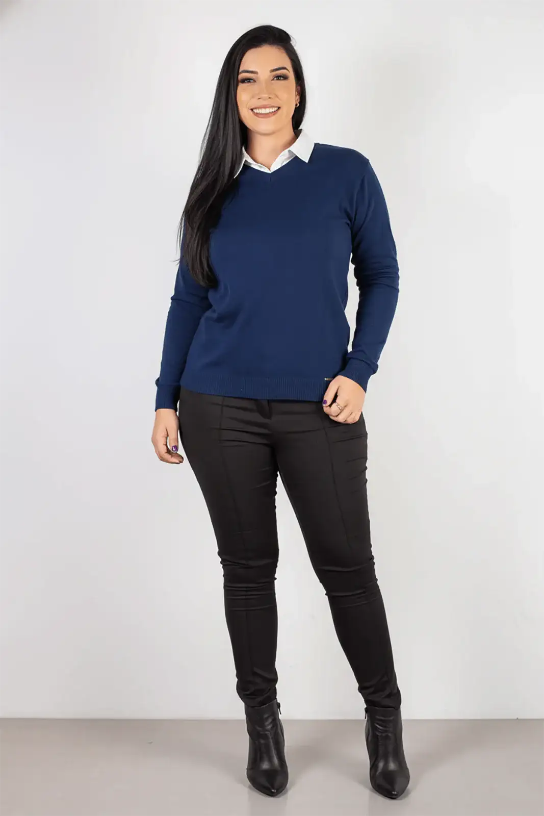 Suéter gola V feminino de tricô 60004 - Enluaze